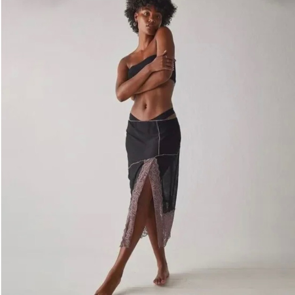 Free People Black Lilac Lace Trim Skirt Into You Half Column Slip Size XS-S